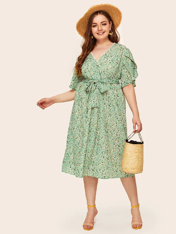  Plus Split Sleeve Ditsy Floral Print Belted Dress