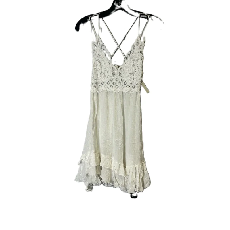 Dress Casual Short By Free People In White, Size: S